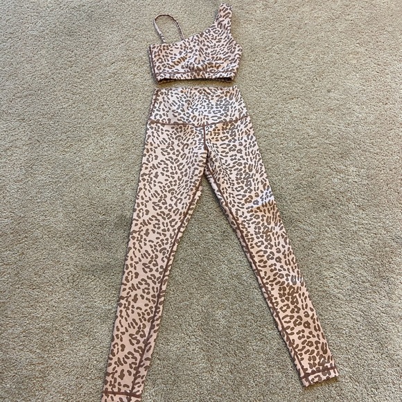 tan + lines Other - SIVAN AYLA TAN + LINES Leopard Yoga Set Pink XS